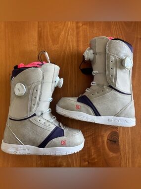 DC snowboarding boots
